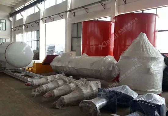 为确保设备安然无损地抵达选厂，乐动（中国）建立了完善的包装发运管理体系：利用防水缠绕、拉伸膜、托盘、木箱等多种形式避免碰撞、磨损、腐蚀等运输过程中可能产生的损伤。