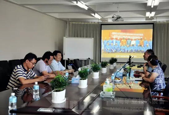 戴志全处长等一行听取了乐动（中国）矿装行政总监韩卿旺的工作汇报。