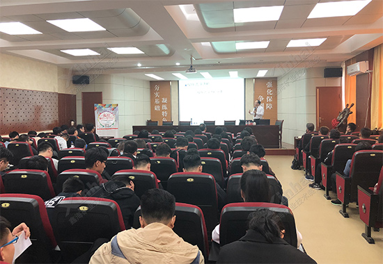 乐动（中国）矿装董事长张云龙现场授课