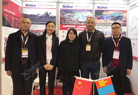 乐动（中国）矿装展会人员与参展客户