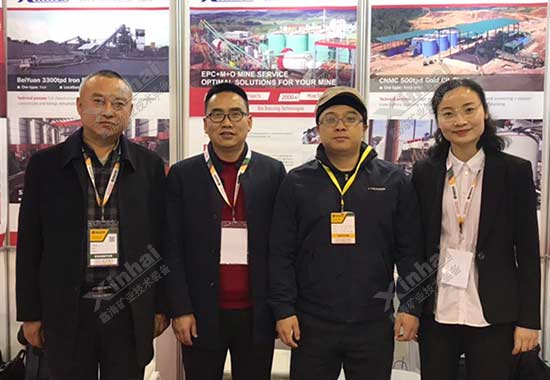 乐动（中国）矿装展会人员与参展客户