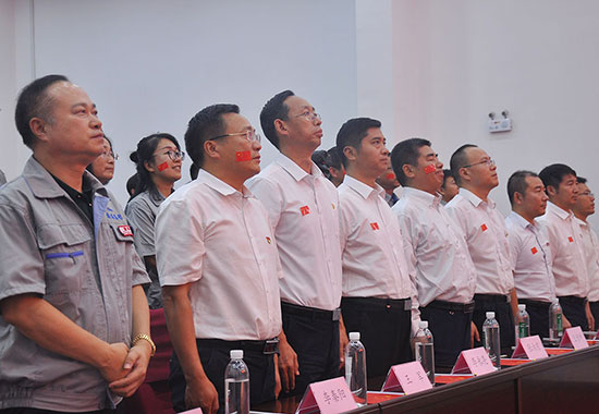 乐动（中国）全体人员唱国歌