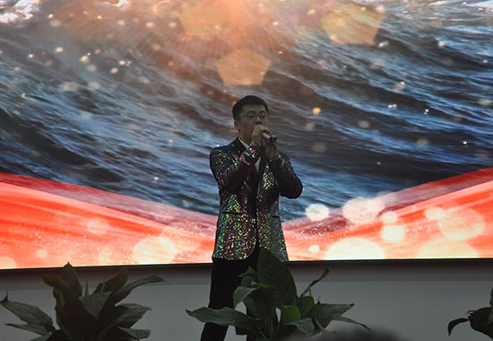 乐动（中国）人唱《今天是你的生日，我的中国》