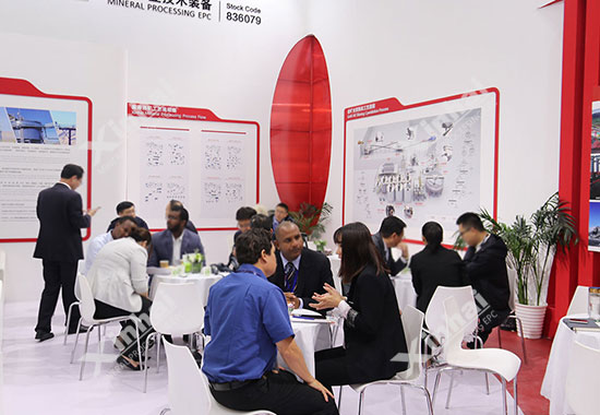 乐动（中国）矿装为前来咨询的客户答疑解难