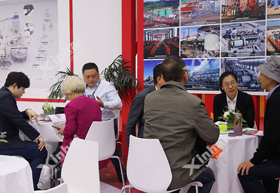 乐动（中国）矿装为前来咨询的客户答疑解难