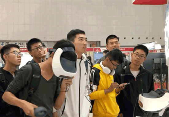 北京科技大学学生们体验乐动（中国）VR选厂技术