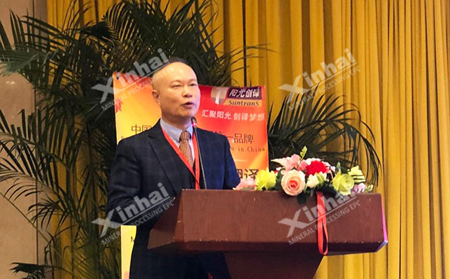 董事长张云龙先生介绍乐动（中国）矿装的选厂设计创新点