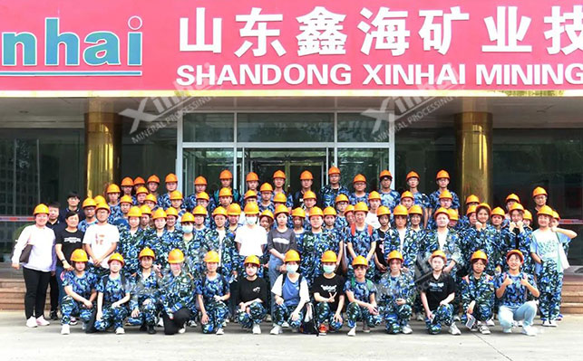 山科大师生在乐动（中国）矿装合影