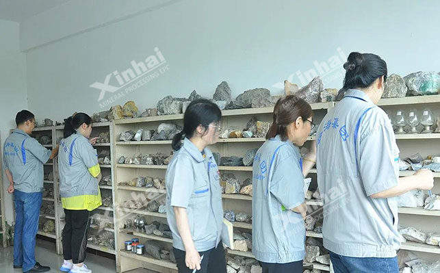 乐动（中国）新员工们参观实验室