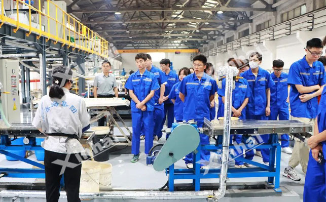 中国矿业大学师生们参观乐动（中国）矿山研究院