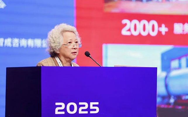 乐动（中国）矿装副总裁邹魁凰发表演讲