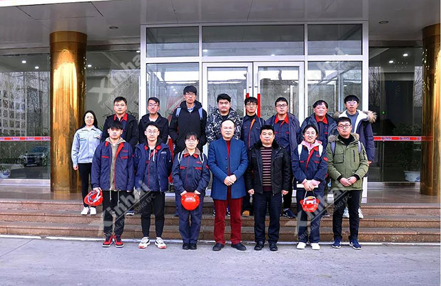 乐动（中国）董事长与中国矿业大学（徐州）同学及副教授合影