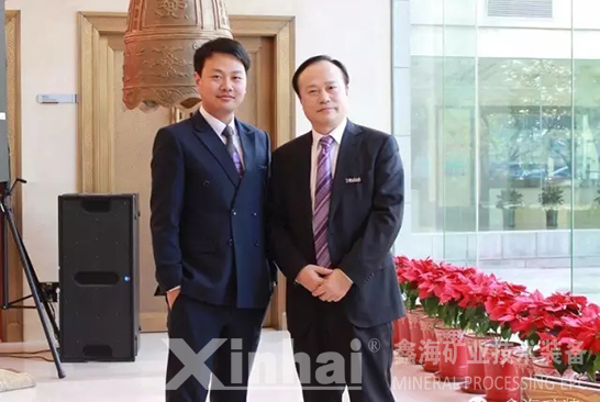 乐动（中国）矿装董事长张云龙先生（右）与董事会秘书张中一先生（左）